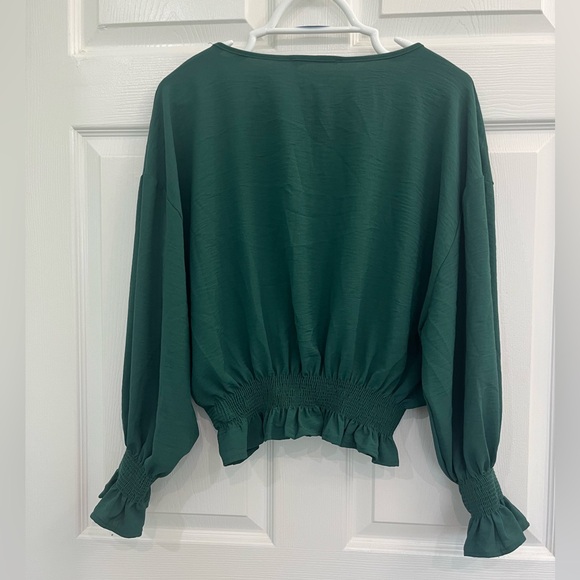 Vine & Love Green Long Dolman Sleeve Ruffled Light Women's Shirt Top Blouse - Picture 3 of 8